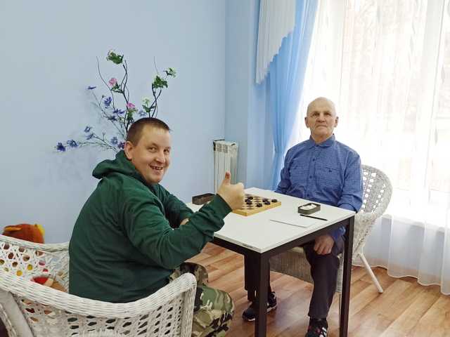 Турнир по  шашкам  и домино